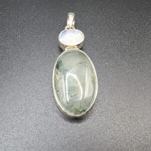 Prehnita turmalinada y piedra luna