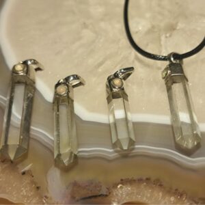 Colgante cuarzo maestro con ópalo