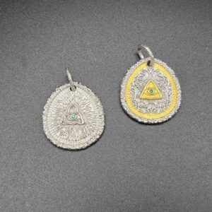 Colgante Ojo triangular Horus (Baño en oro)