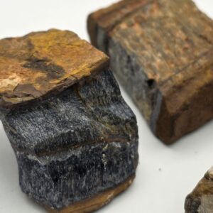 Piedra Ojo de Halcón Natural en Bruto