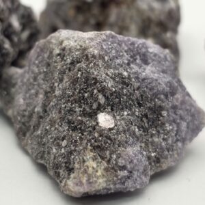 Piedra Lepidolita Natural en Bruto
